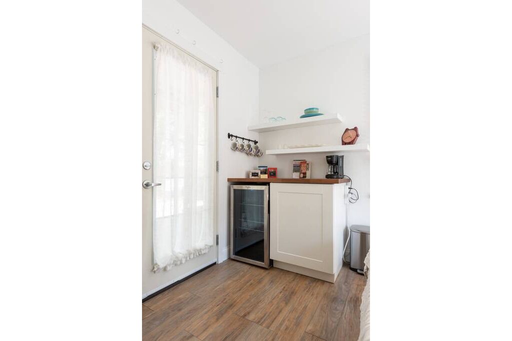 E. Austin Renovated Bohemian Mother-In-Law Suite, 4 mi to dtwn, 6 mi to airport