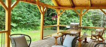 Beautiful Heated Cottage by Pitcher Pond 3 gorgeous acres - Sleeps 4