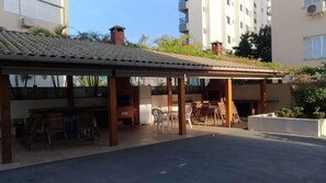 Outdoor dining - Beautiful apartment facing Tombo beach. (Tombo)