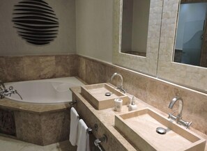 Jetted bath, hair dryer, towels