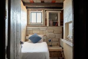 3 chambres, chambres insonorisées, fer et planche à repasser