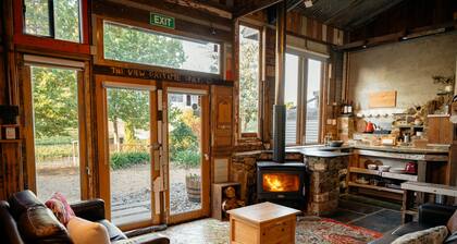 Bed In A Shed Too – Creative Vineyard Villa