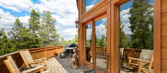 Escape to the Rockies!  3BR Cabin with Outdoor Space, Espresso Machine & Games!!