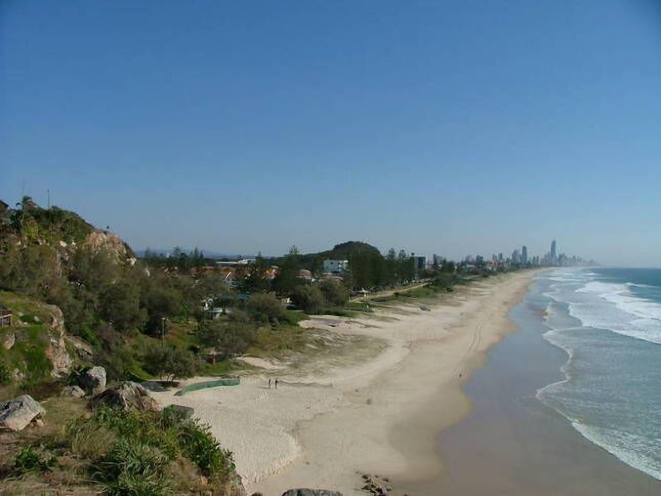 SUNSHINE WATERS - Large Waterfront — image 24