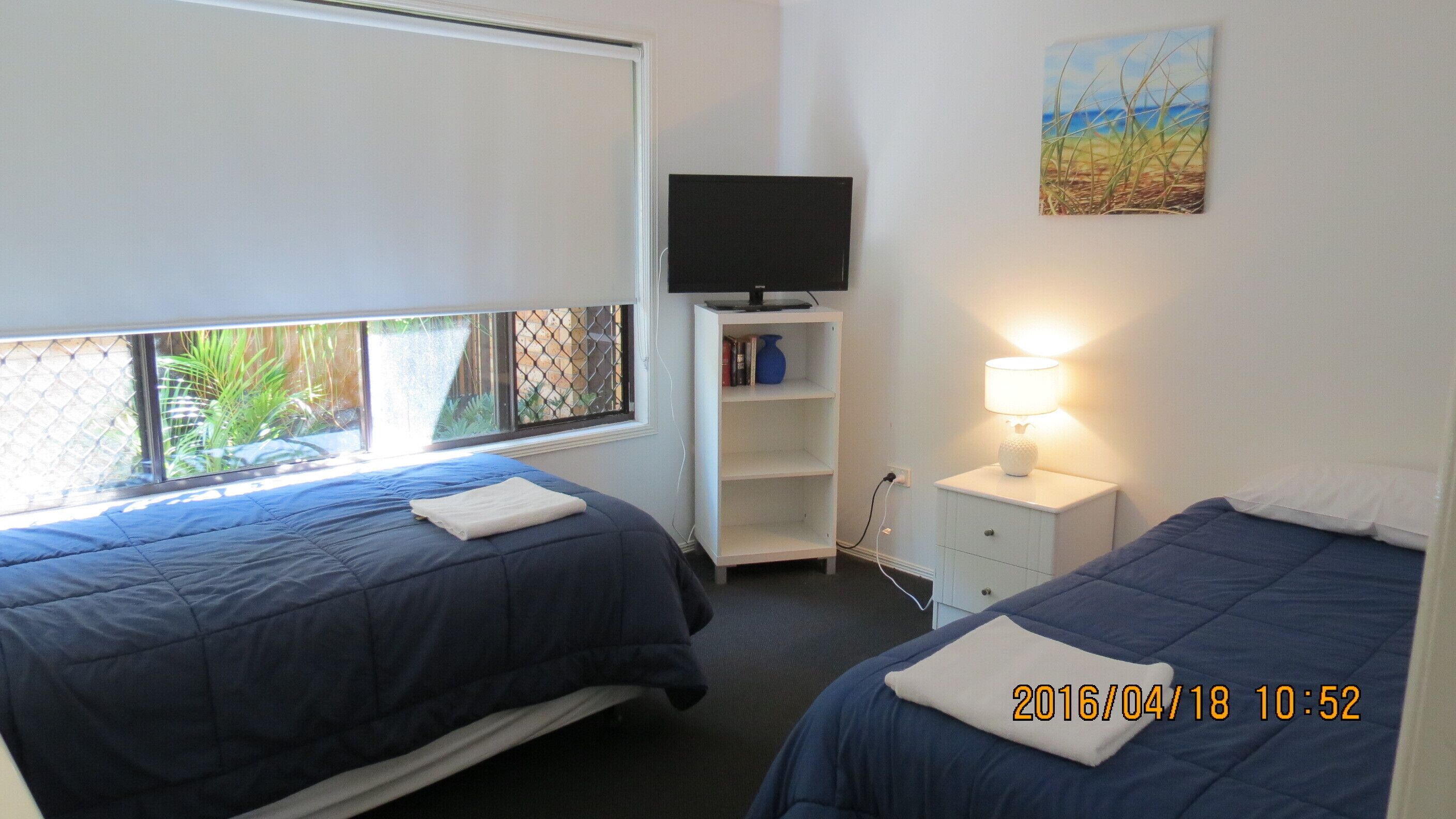 SUNSHINE WATERS - Large Waterfront — image 13