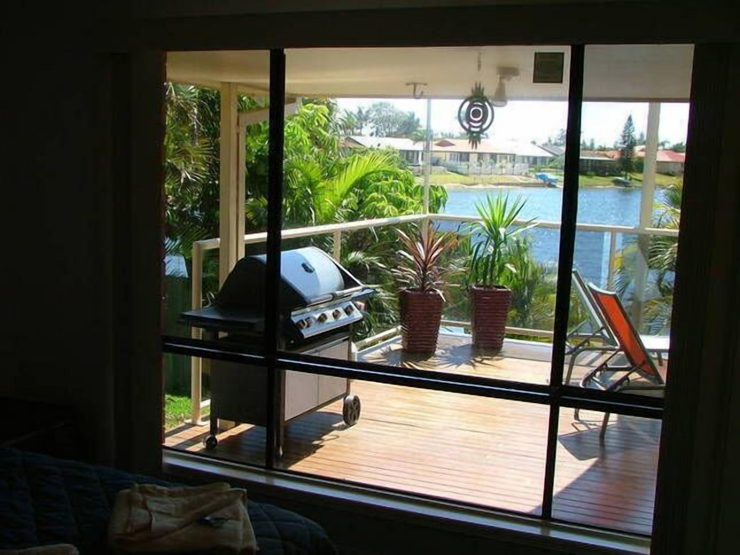 SUNSHINE WATERS - Large Waterfront — image 5