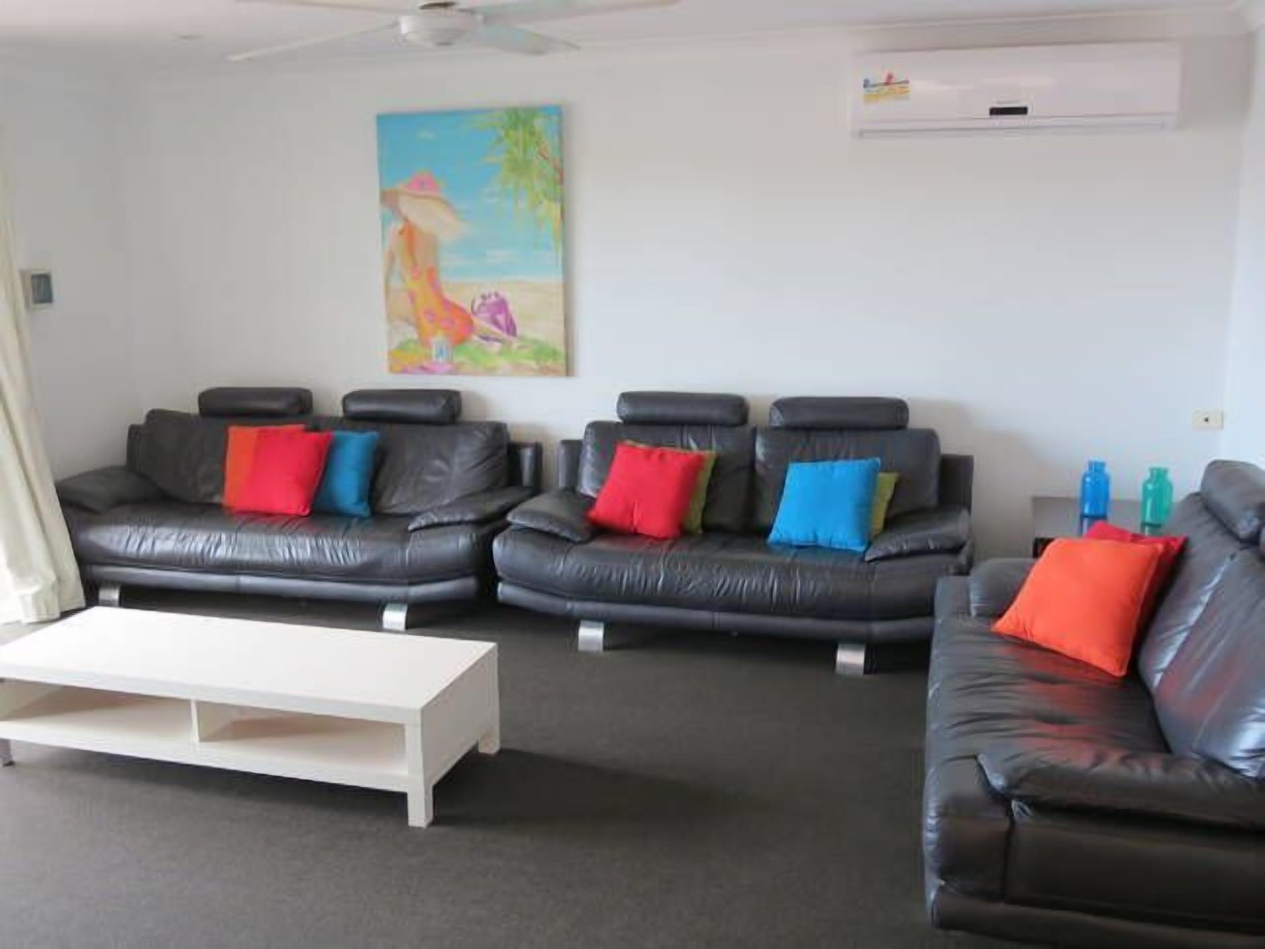 SUNSHINE WATERS - Large Waterfront — image 9