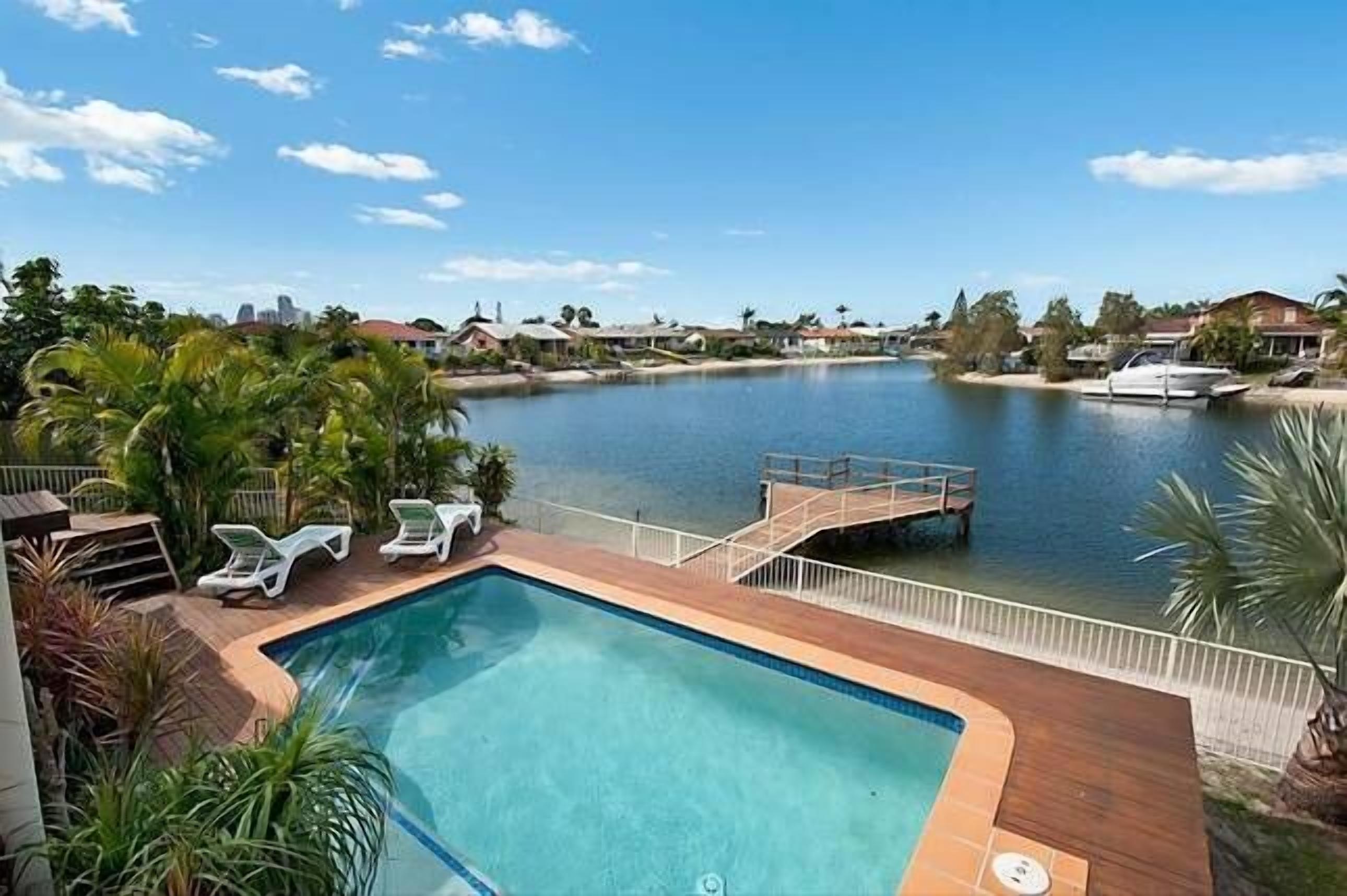 SUNSHINE WATERS - Large Waterfront — image 6