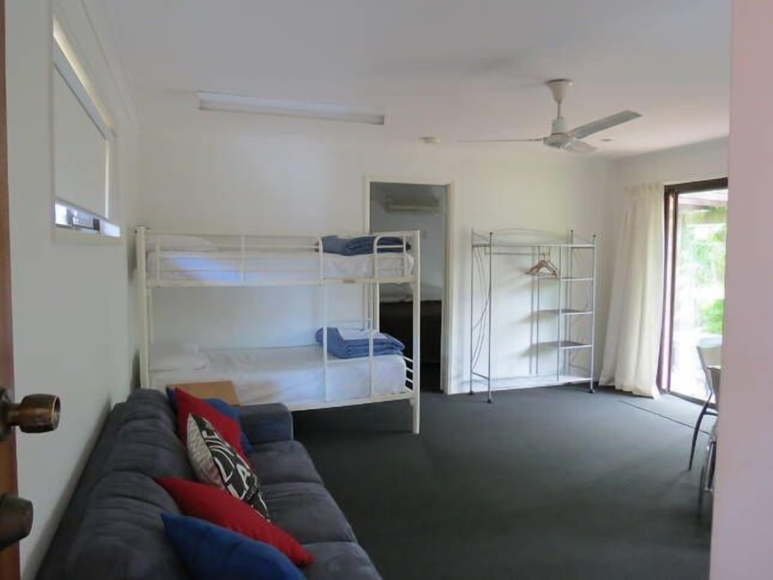 SUNSHINE WATERS - Large Waterfront — image 18