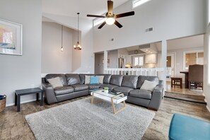 Smart-TV, Kamin, Netflix, Streaming-Dienste