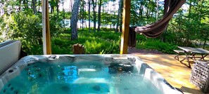 Outdoor spa tub - 5 Bedroom 3 Bath Lakefront with Yr Round Hot tub near Camelback (tobyhanna)