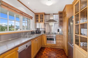 Microondas, horno, parrilla de estufa y lavavajillas 