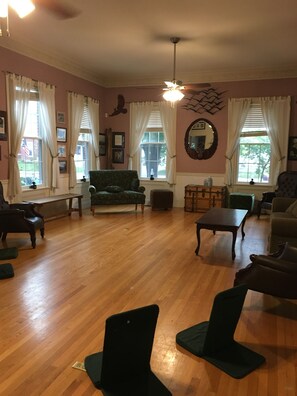 Interior - The coast of Maine a spacious 10 bedroom home. Equipped with an in ground pool (Saco)