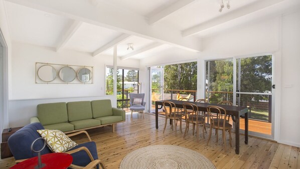 TV, Netflix, streaming services