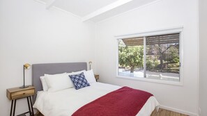 4 bedrooms, WiFi, bed sheets