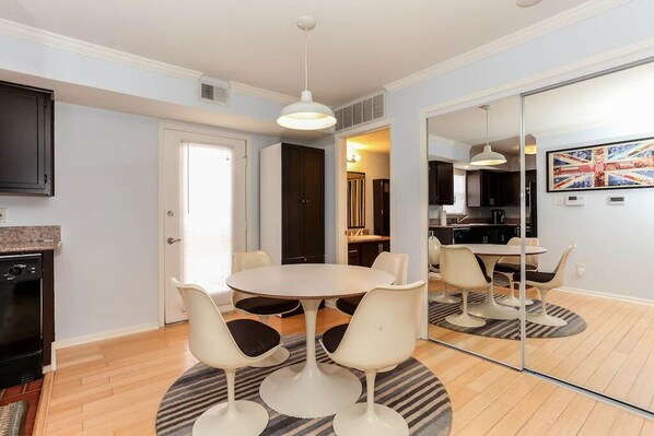 Dining - Retro Chic Suite w/ Queen bed (Austin)