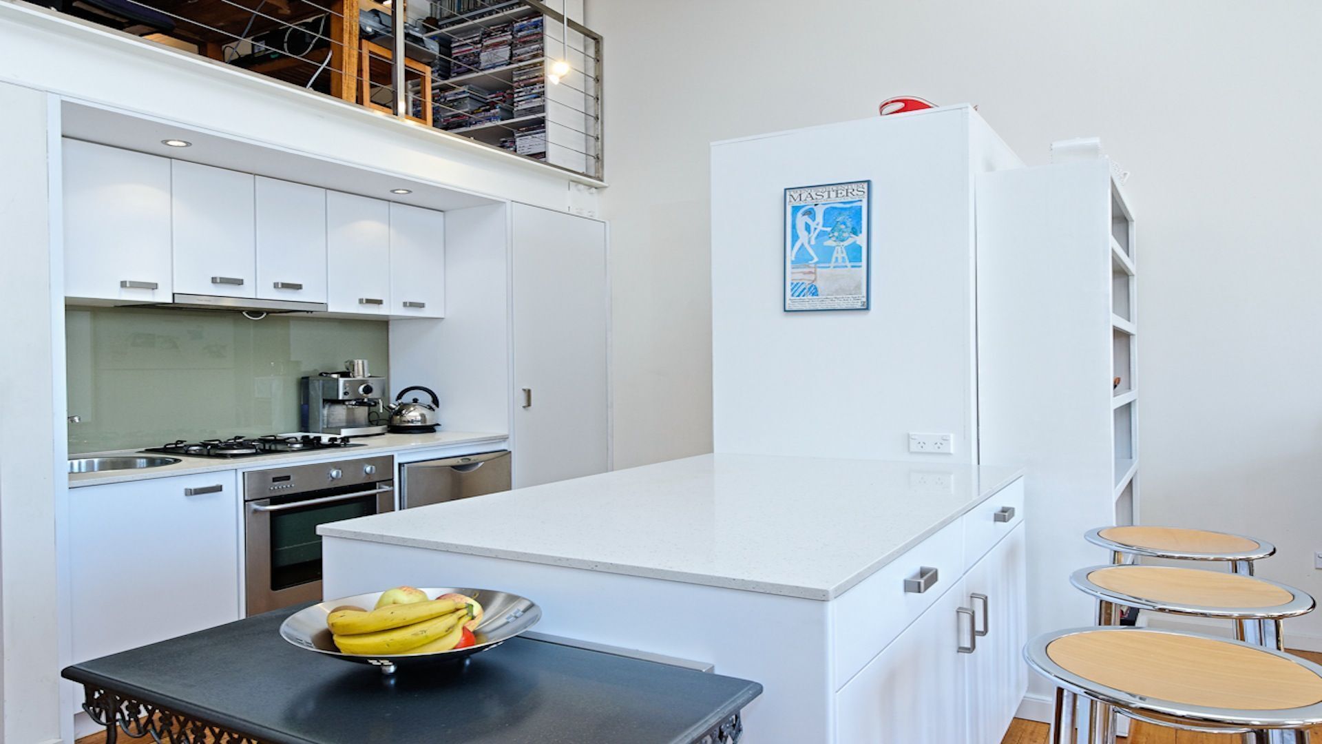 Stunning Inner city warehouse apartment — image 4