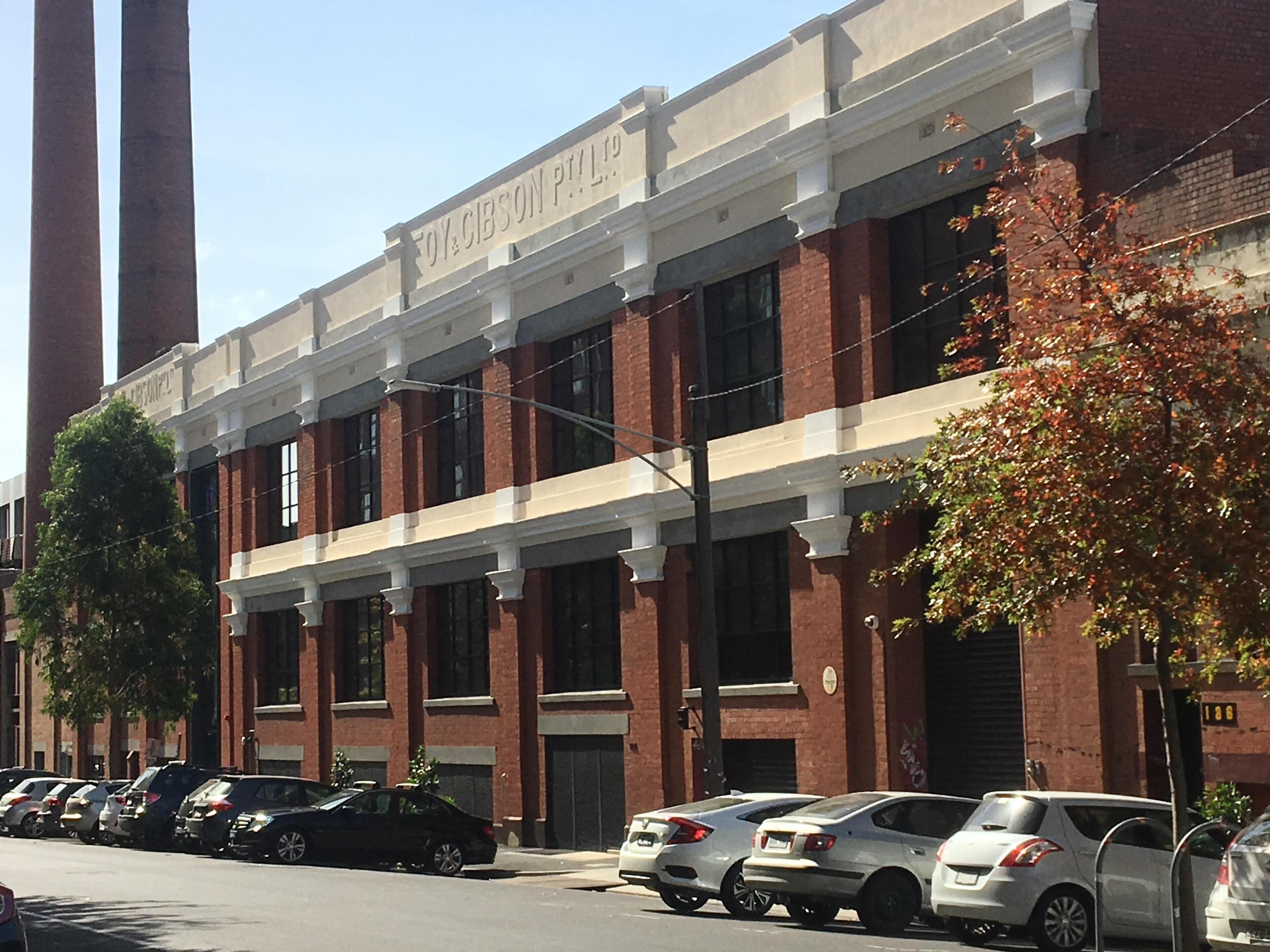 Stunning Inner city warehouse apartment — image 11