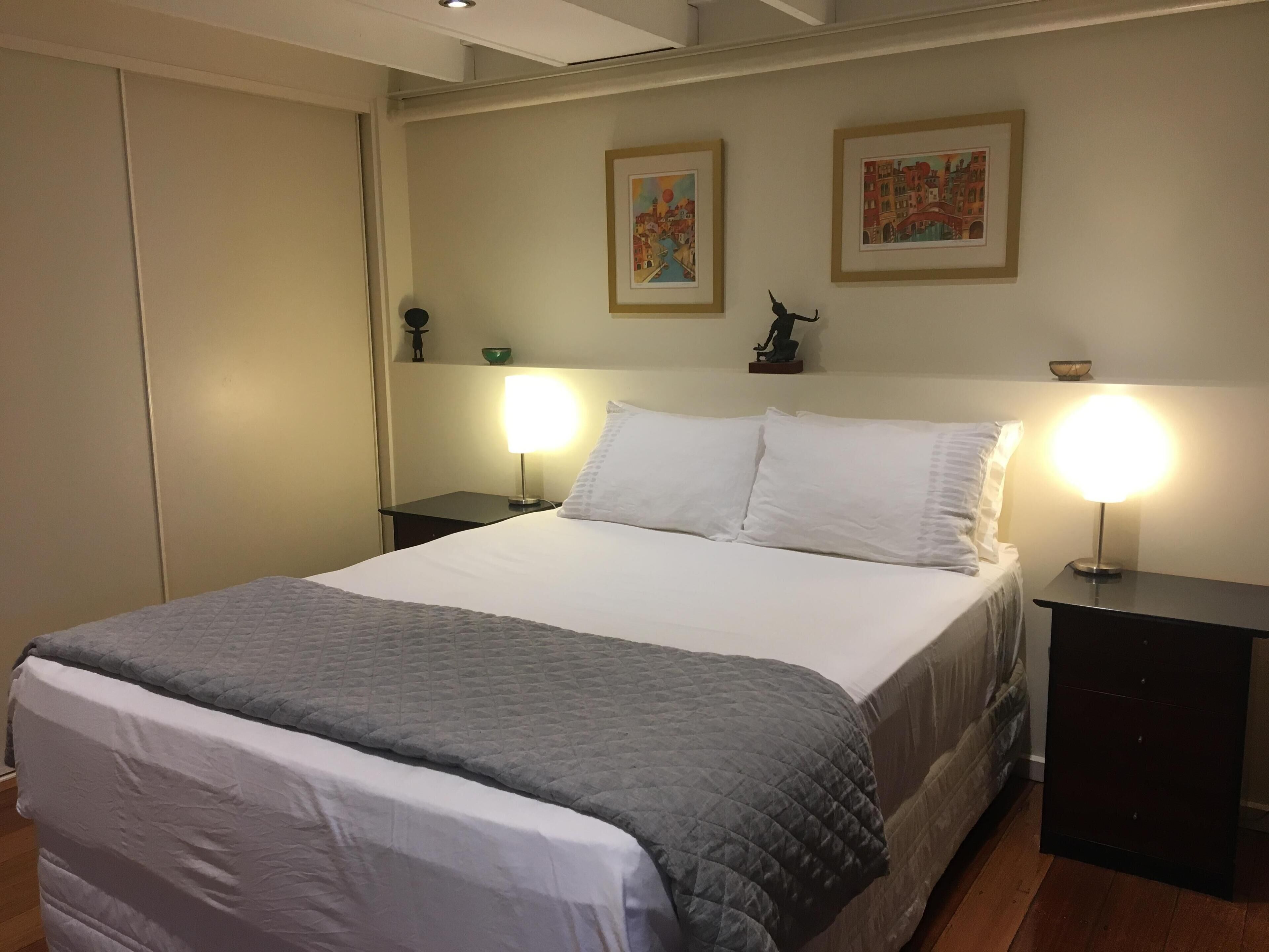 Stunning Inner city warehouse apartment — image 7