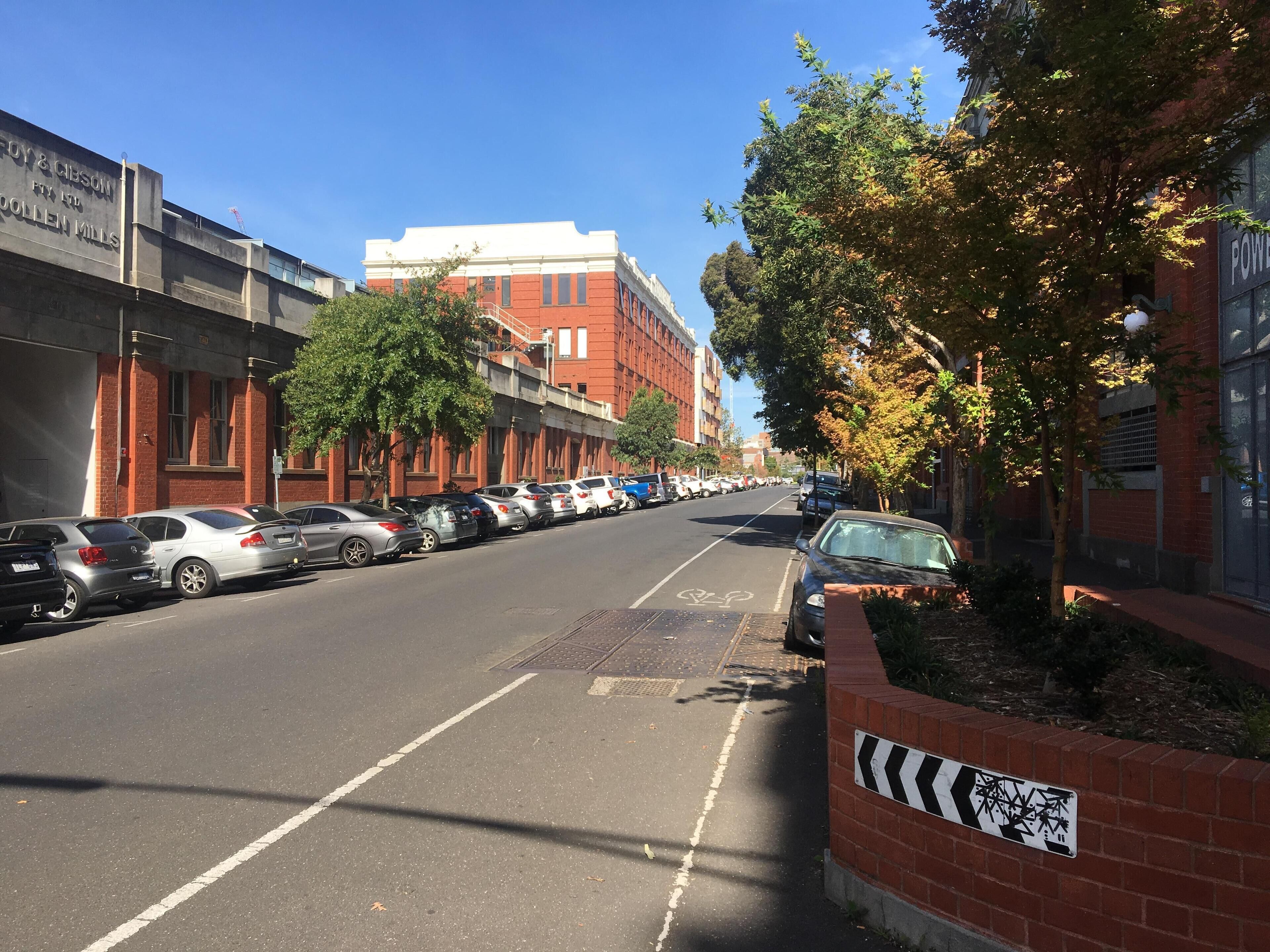 Stunning Inner city warehouse apartment — image 10