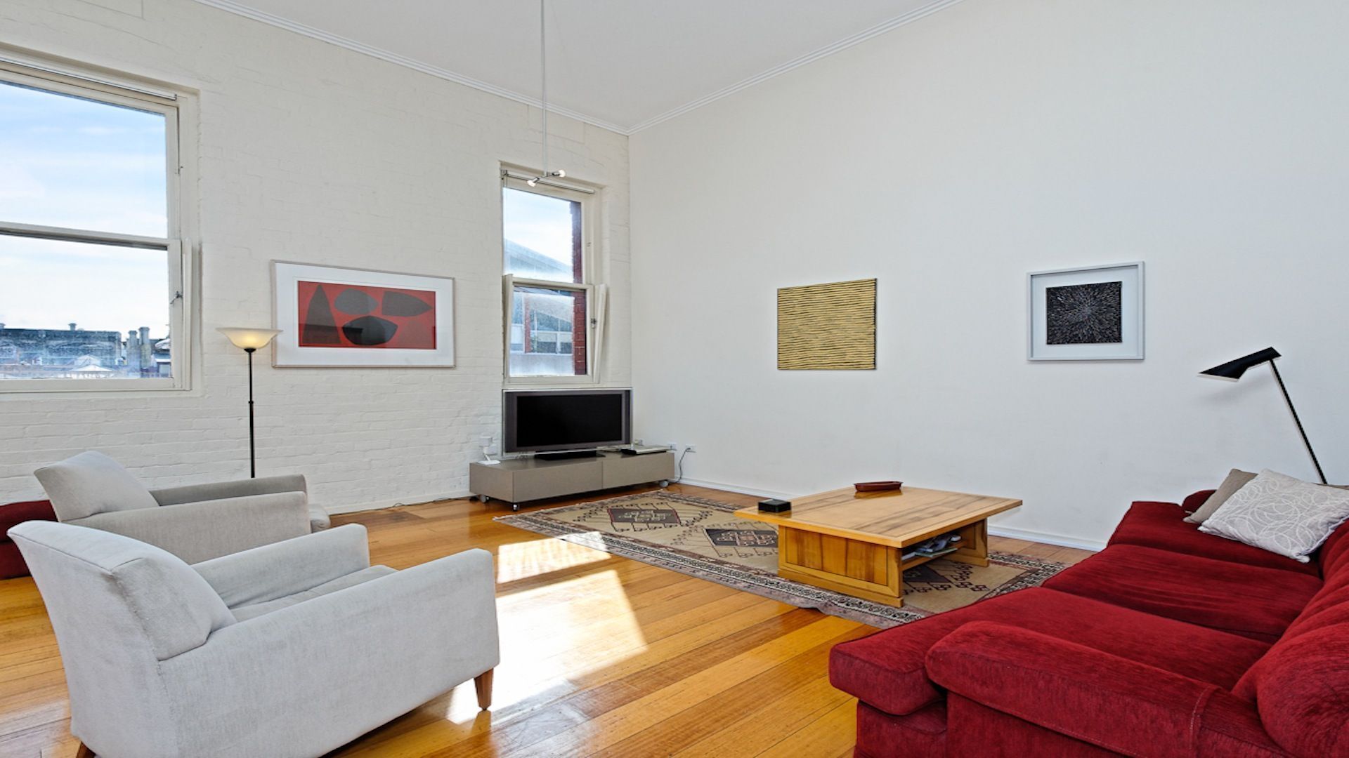 Stunning Inner city warehouse apartment — image 3