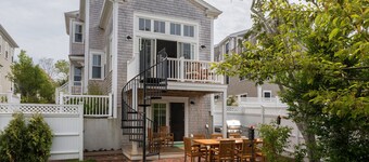  5 Bedrooms all with Ensuite Bathrooms. PROMO FOR WEEKLY STAY OF 5%