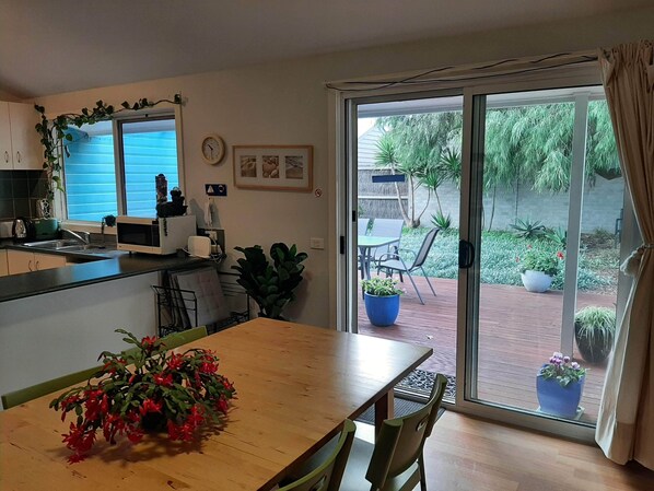 Dining - Dare Beach House Escape (Ocean Grove)