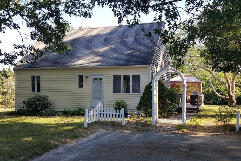 Oak Bluffs - Quiet neighborhood