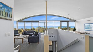 Interior - Magnum - Space for everyone including your pet & FREE WIFI (Lorne)