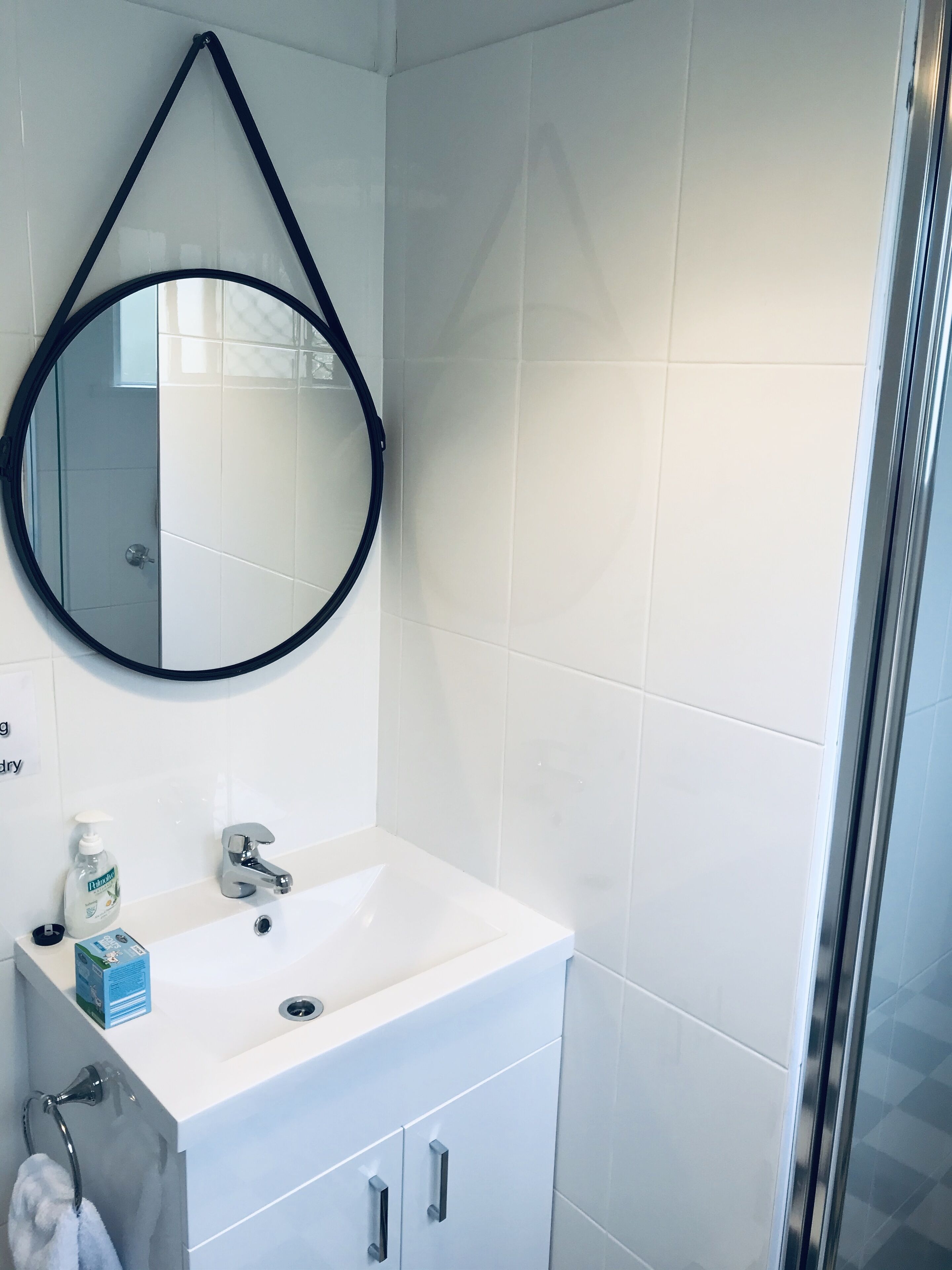 Surfers Beach style Cottage Pet Friendly — image 24