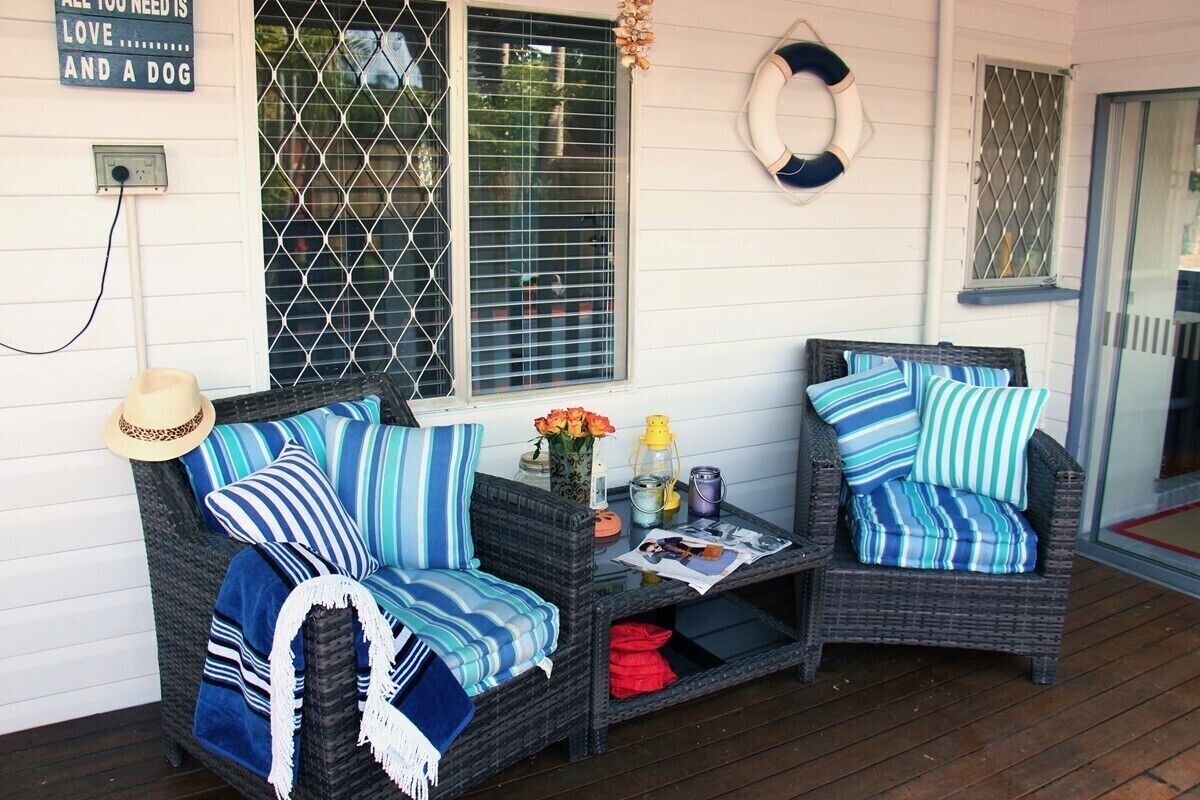 Surfers Beach style Cottage Pet Friendly — image 26