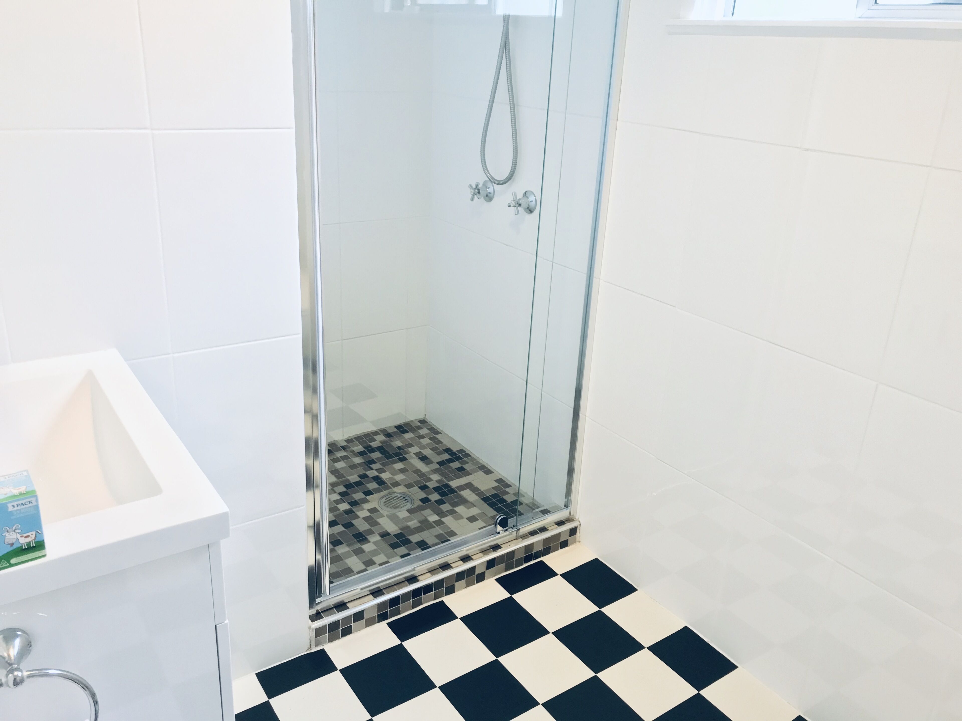 Surfers Beach style Cottage Pet Friendly — image 23