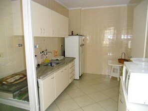 Geladeira, micro-ondas, cooktop, liquidificador