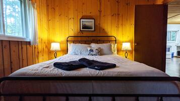 2 bedrooms, WiFi, bed sheets, wheelchair access