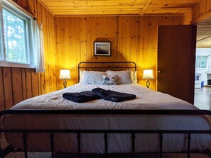 2 bedrooms, WiFi, bed sheets, wheelchair access