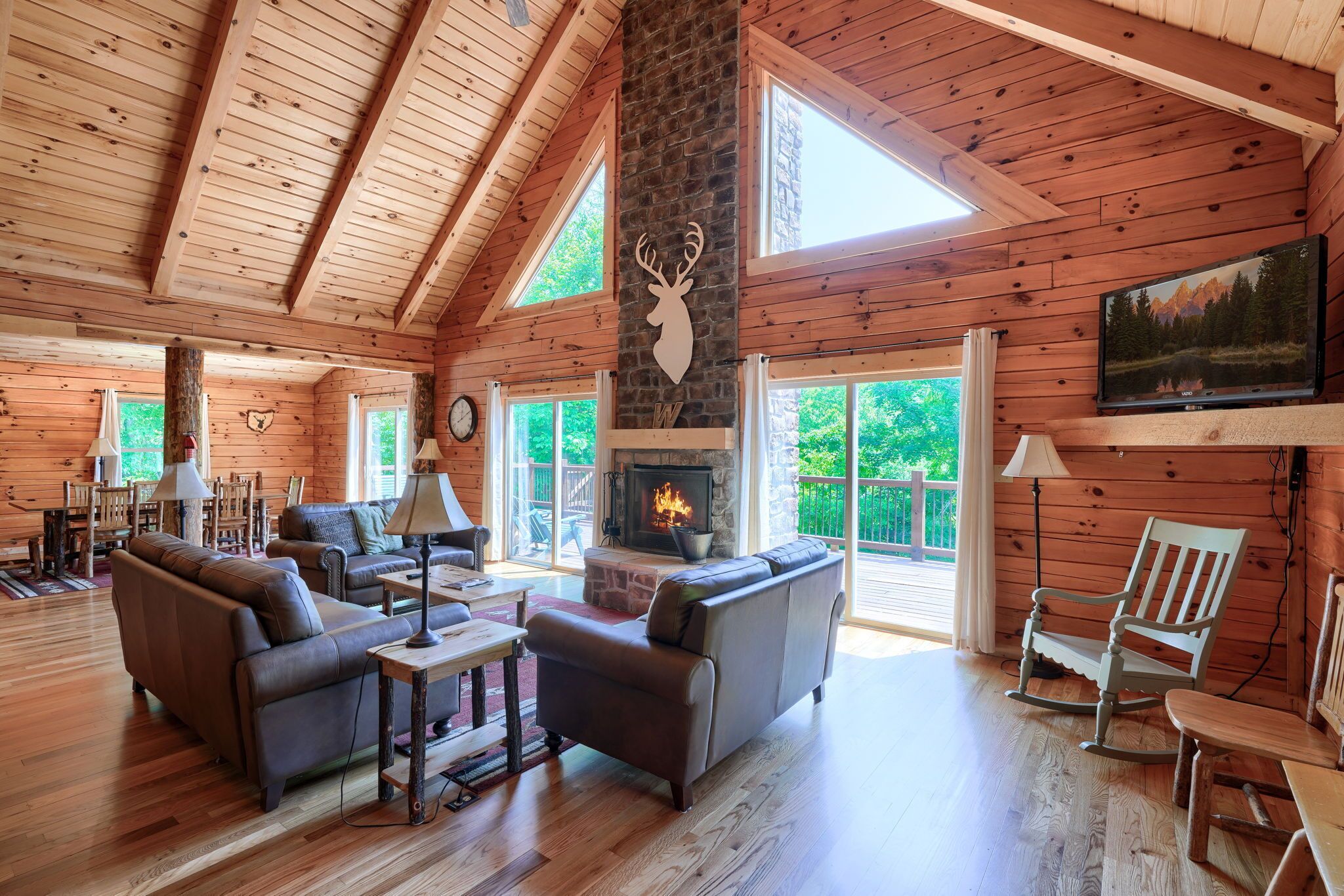New in ground pool! 5 br pet-friendly lodge on 17 wooded acres.