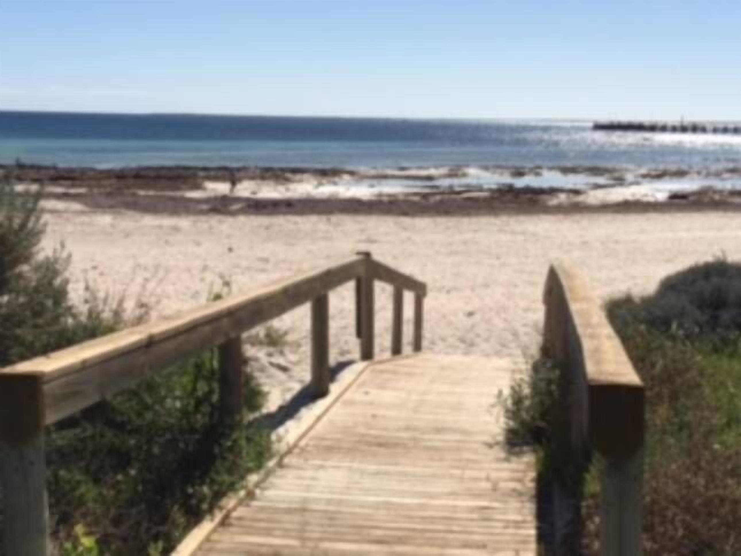 Ocean Fountain - 100m to the Beach — image 20