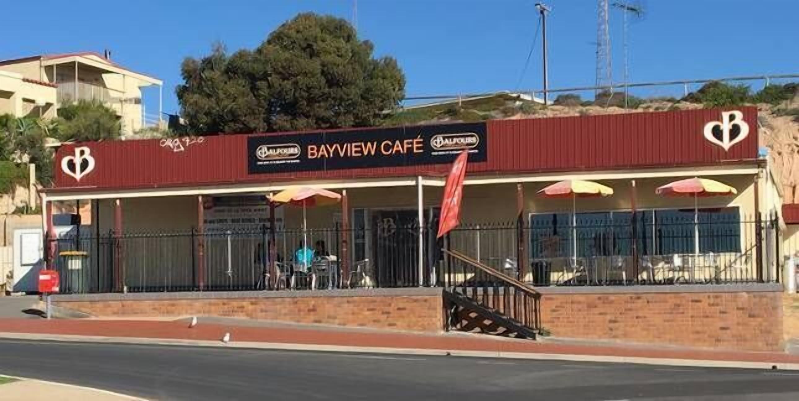 Ocean Fountain - 100m to the Beach — image 15