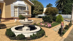 Property grounds - Ocean Fountain - 100m to the Beach (Moonta Bay)