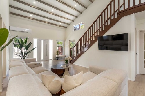 Secure+Private Villa with Pool+Hot Tub+Jacuzzi in Palm Beach Residence