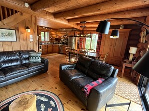 Smart TV, fireplace, DVD player, books - Le Rustic Chic Cottage (Lac-Supérieur)