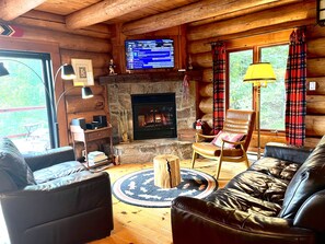Smart TV, fireplace, DVD player, books - Le Rustic Chic Cottage (Lac-Supérieur)