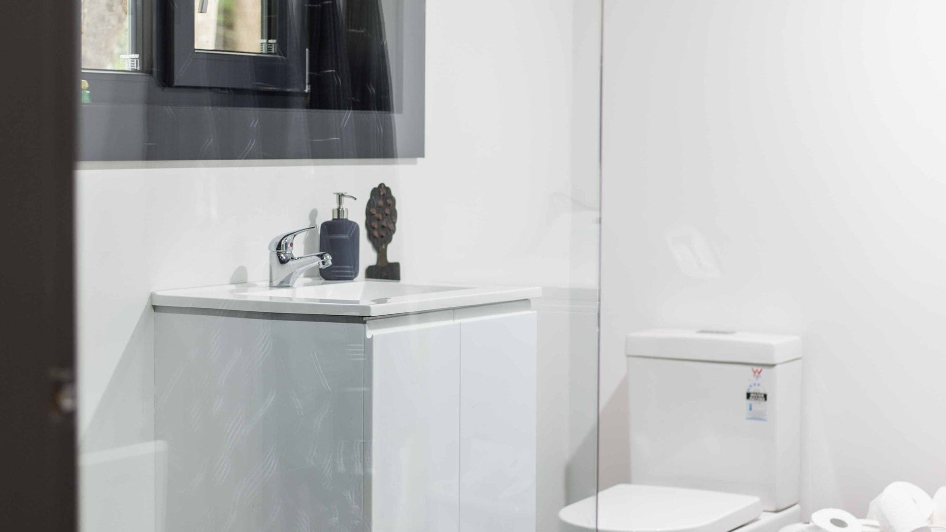 WATERSHED Robertson - a chic shed conversion