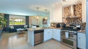 Coffee/tea maker, fridge, microwave, oven - Charming Home w/ Golf Course + Mountain Views (Sun City)