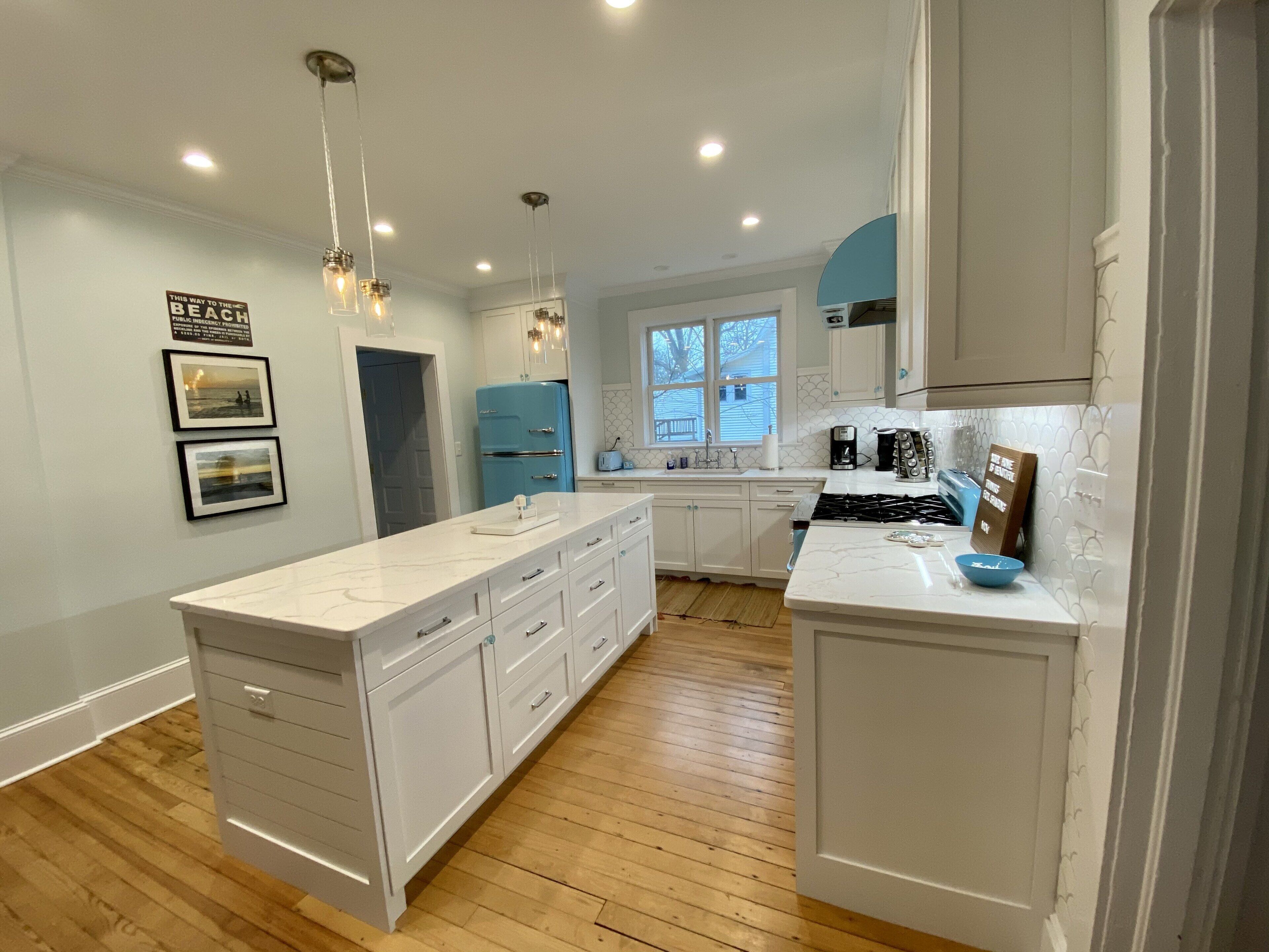 As seen on HGTV! 4 BR, 2 blocks to beach. Newly renovated. Golf Cart Included.