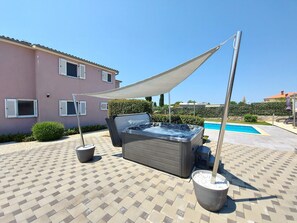 Terrace/patio - VILLA MATTEA - pool, tavern and outdoor whirlpool  (Galižana)