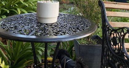 Little Vella, 2 Bedroom 1 bathroom. Secure parking. Free WIFI. Immaculate clean