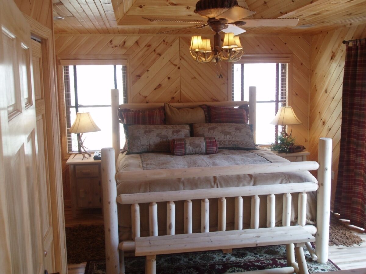 Chalet-style Log Home/Awesome View on Lake with boatslip - Lost Moose Lodge