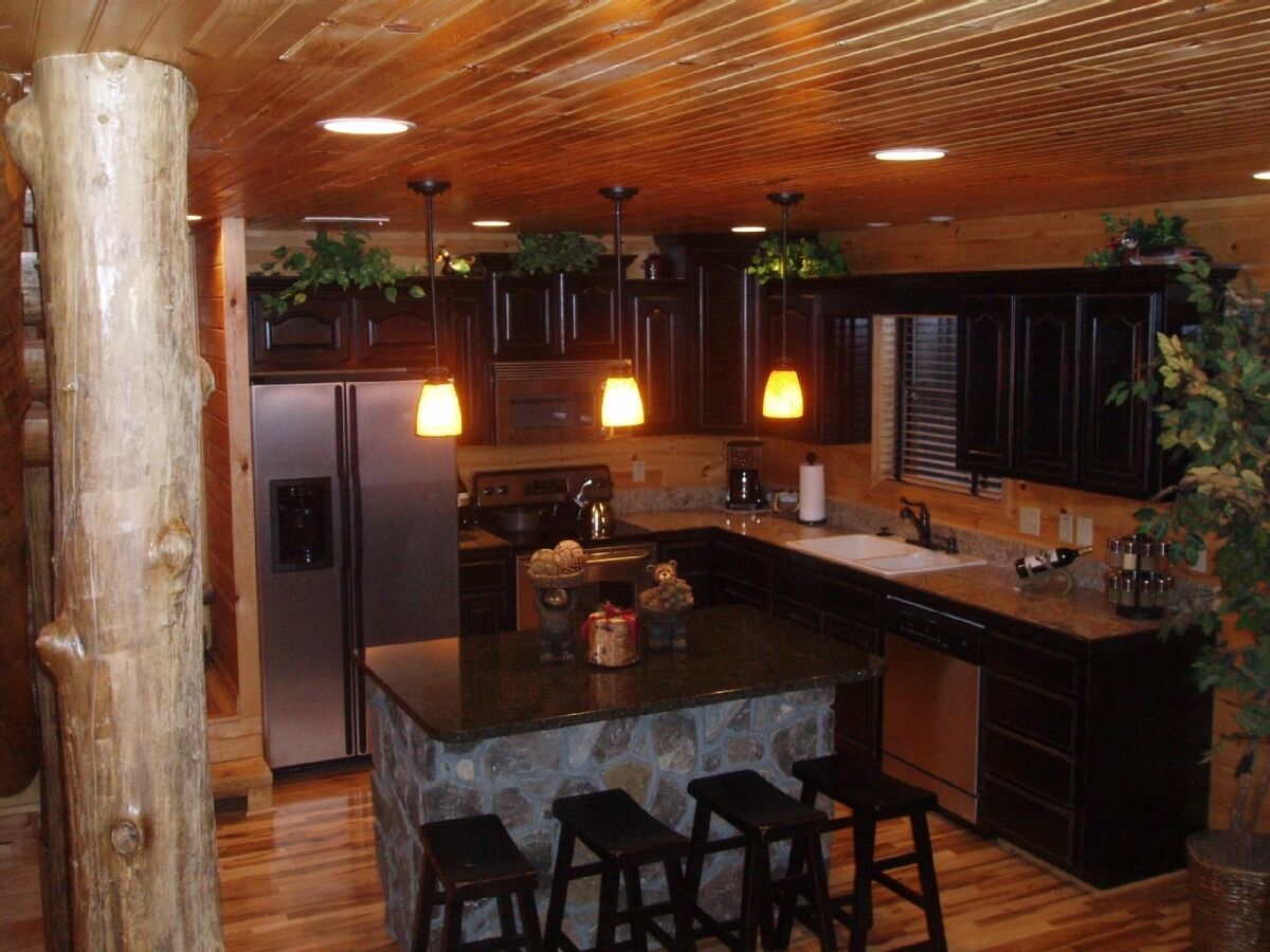 Chalet-style Log Home/Awesome View on Lake with boatslip - Lost Moose Lodge