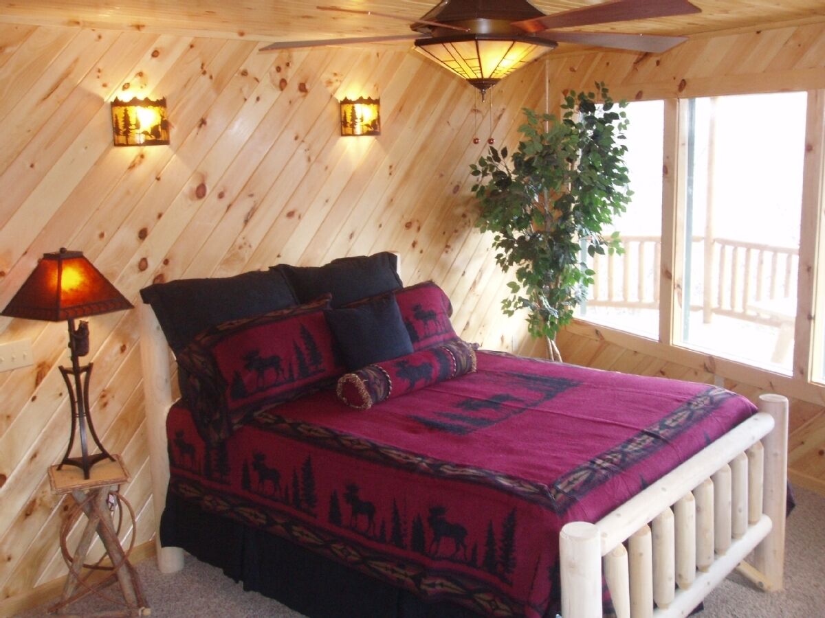 Chalet-style Log Home/Awesome View on Lake with boatslip - Lost Moose Lodge